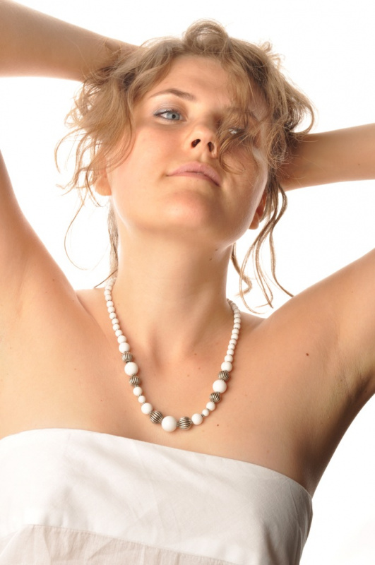Ожерелье и серьги с белым авантюрином