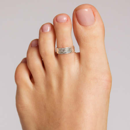 Серебряное кольцо на ногу Мятое
